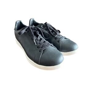 KURU Women's sz 11M Roam Black Leather Sneakers